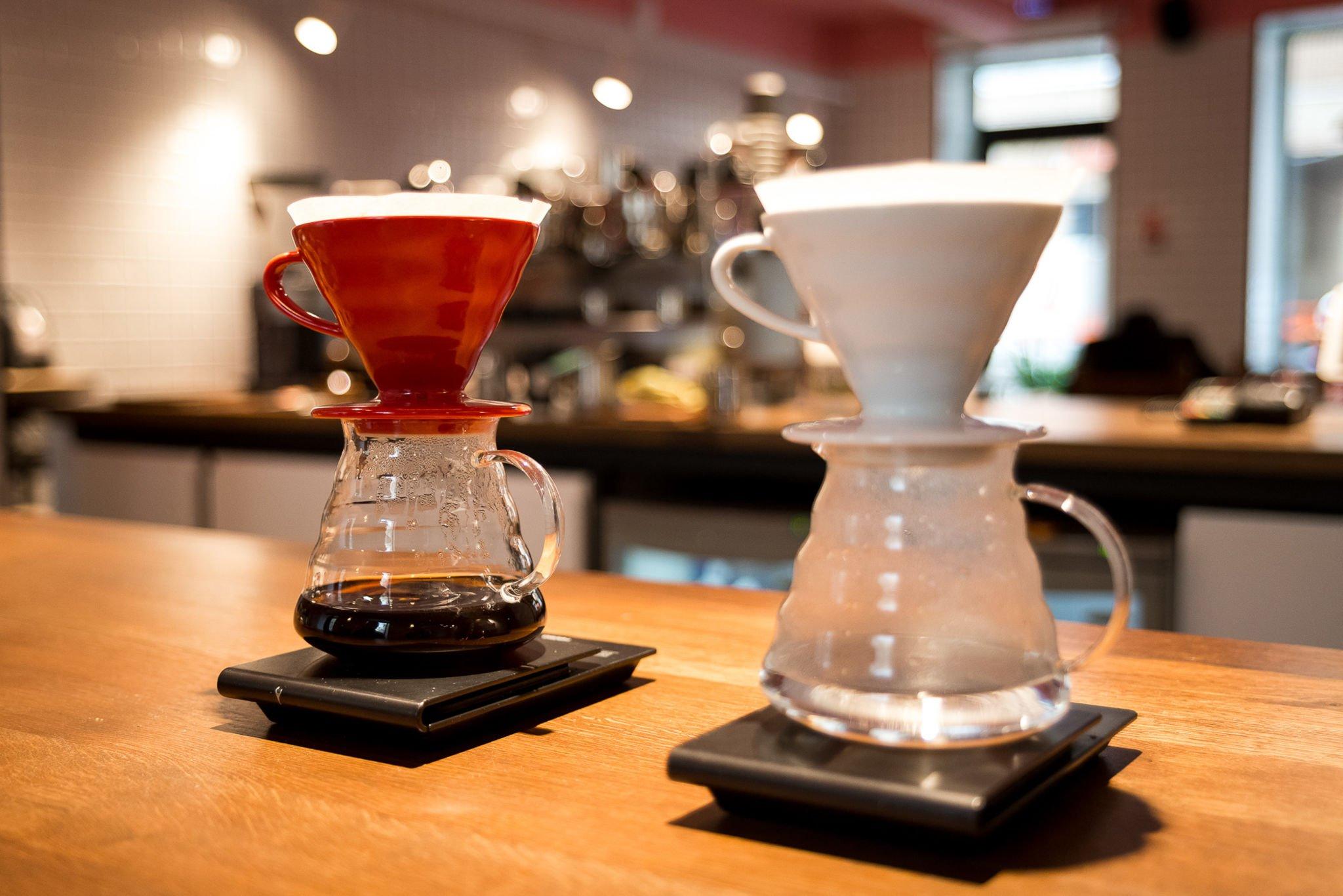 Which Coffee Maker Is Best: V60 or Chemex? Compare & Decide.